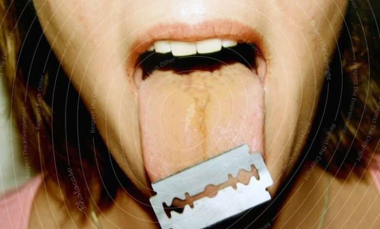 How To Hide Razor Under Tongue